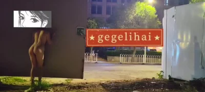 人前还是人后？听听背景声